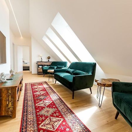 Grosse Dachgeschosswohnung Im Herzen Von Graz Exterior foto
