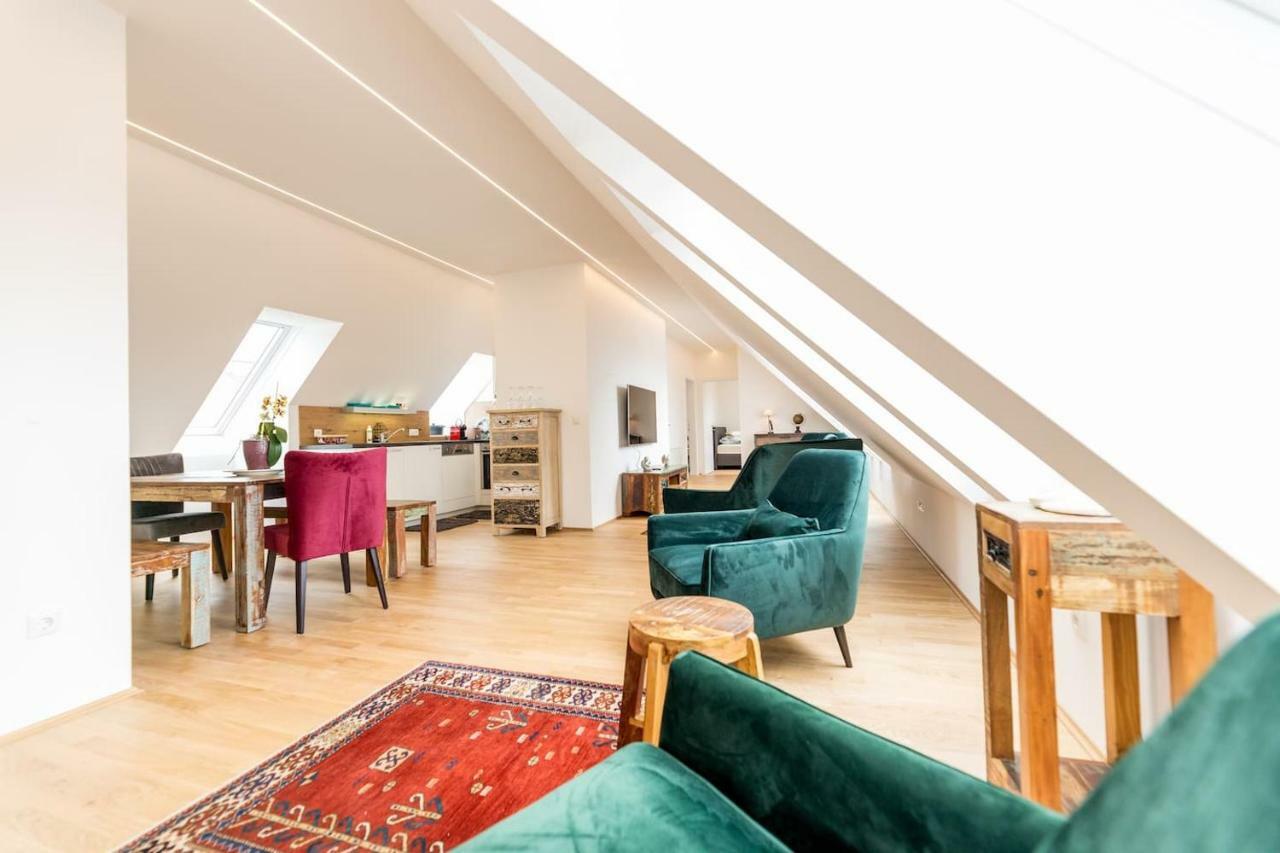 Grosse Dachgeschosswohnung Im Herzen Von Graz Exterior foto