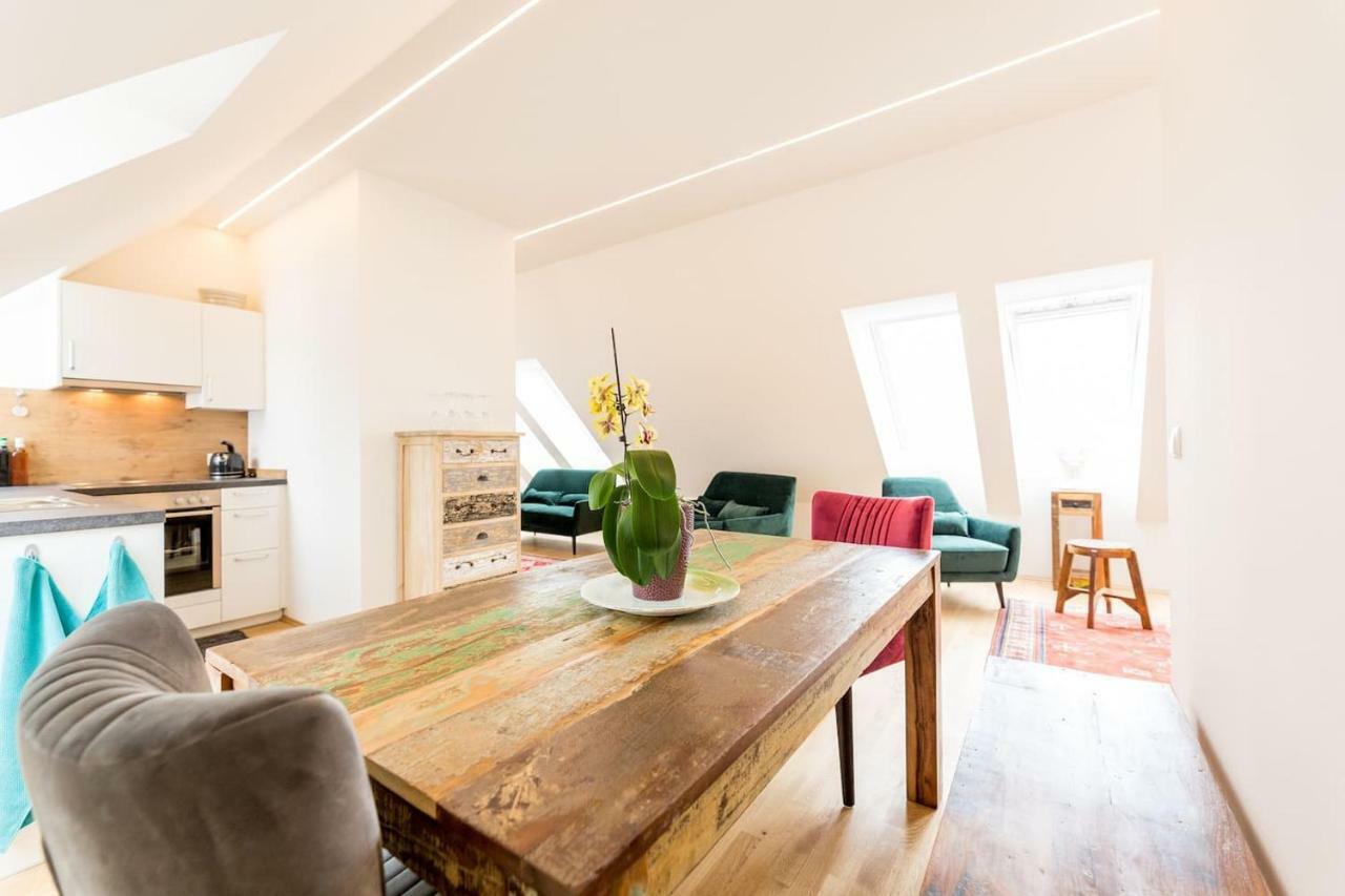 Grosse Dachgeschosswohnung Im Herzen Von Graz Exterior foto