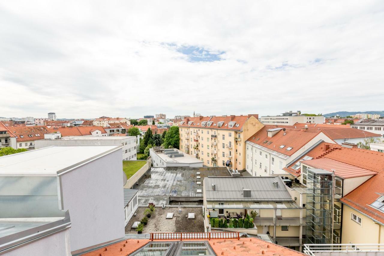 Grosse Dachgeschosswohnung Im Herzen Von Graz Exterior foto