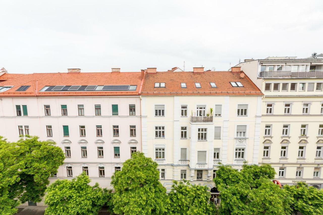 Grosse Dachgeschosswohnung Im Herzen Von Graz Exterior foto