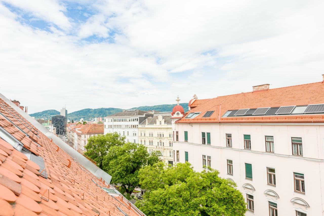 Grosse Dachgeschosswohnung Im Herzen Von Graz Exterior foto